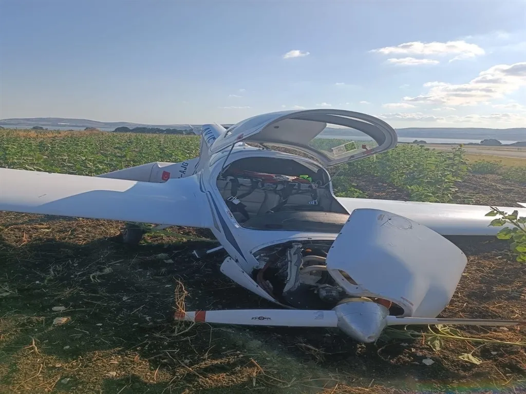1786030513748.jpeg Çatalca'da eğitim uçağı sert iniş yaptı: Öğrenci pilot yaralandı-2