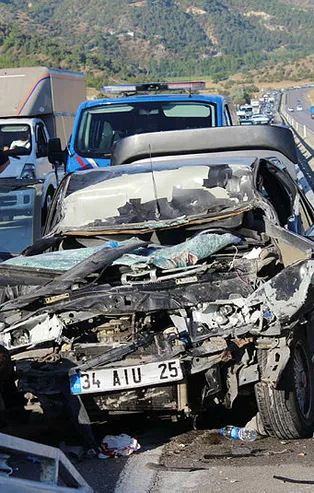 Kastamonu'da feci kaza! Araç paramparça oldu