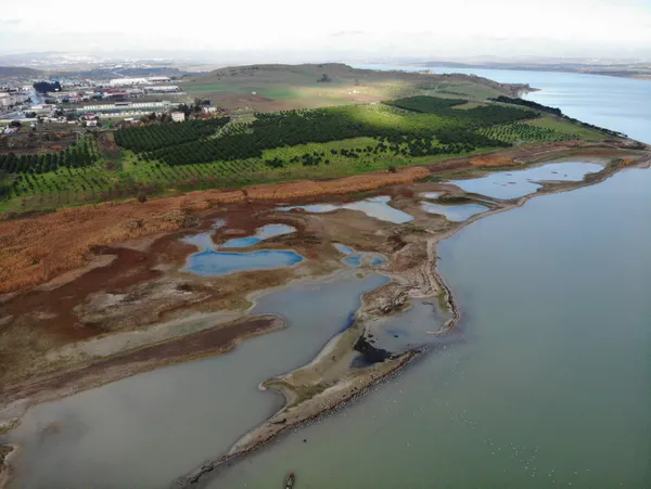son-dakika-istanbulda-barajlardaki-su-orani-son-10-yilin-en-kotu-seviyesine-inerken-buyukcekmece-golunde-doluluk-orani-yuzde-16ya-dustu-1607669054184.jpg SON DAKİKA: İstanbul'da barajlardaki su oranı son 10 yılın en kötü seviyesine inerken Büyükçekmece Gölü'nde doluluk oranı yüzde 16'ya düştü-8