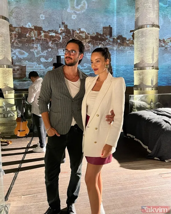 8 yıl önce evlenmişlerdi! Pelin Akil ile Anıl Altan boşanıyor mu? İlk açıklama geldi! İkiz annesi Pelin Akil kafa karıştırdı - 3