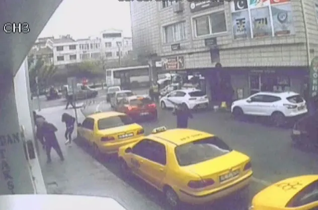 Kayseri'de dehşet anları kamerada! Husumetlisi yerine babası ve kardeşini vurdu