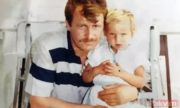 Kısacık sarı saçları ve mavi elbisesiyle bu küçük kızı tanıyabildiniz mi? Fotoğraf seneler öncesinden ama bakışlar hala aynı - 1