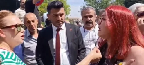 chpde-butlan-kavgasi-sokaga-tasti-hain-kalles-sozleriyle-gerilim-tirmandi-1781017685265.jpeg CHP’de butlan kavgası sokağa taştı: Hain çıkışı ortalığı karıştırdı-7