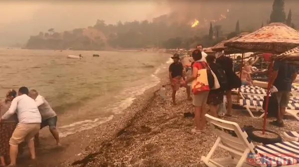 Muğla Bodrum Mazı Mahallesi alevlere teslim oldu! Kimi gelinliği için ağladı kimi denizden tahliye edildi - 27