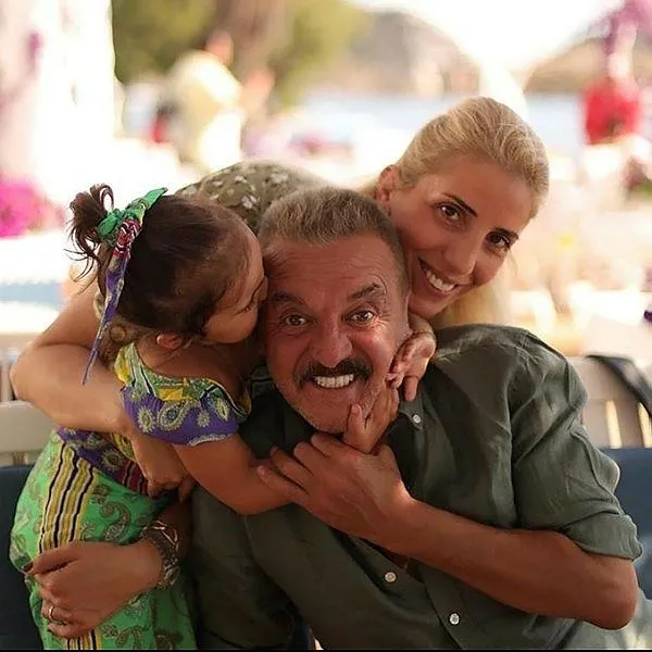 unlu-oyuncu-mesut-akustadan-uzucu-haber-beyin-kanamasi-gecirdi-1629402121180.jpeg Ünlü oyuncu Mesut Akusta'dan üzücü haber! Beyin kanaması geçirdi...-5