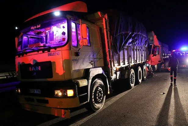 temde-kaza-kamyona-carpan-tirin-surucusu-aracta-sikisti-1634683179476.jpeg TEM'de kaza: Kamyona çarpan TIR'ın sürücüsü araçta sıkıştı-3