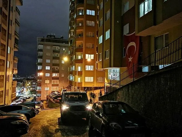 hatayda-gorevde-uzerine-agac-ve-duvar-devrilen-polis-sehit-oldu-1677965104091.jpeg Hatay'da görevde üzerine ağaç ve duvar devrilen polis şehit oldu-3