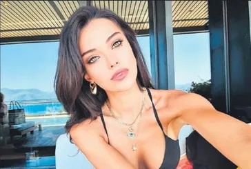 Tuvana Türkay Instagram'a girip VPN notuyla tatil pozlarını paylaştı
