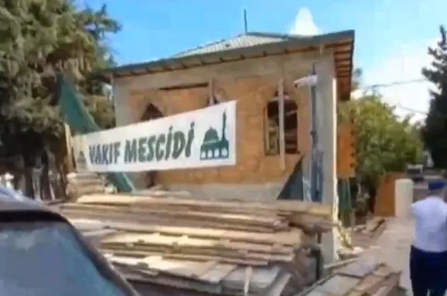 Hukuksuz şekilde camiyi yıkmak isteyen CHP'li İBB'ye mahkeme dur dedi
