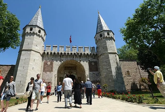 milli-saraylar-2023te-7-milyon-261-bin-turiste-kapilarini-acti-hangi-muzeyi-kac-kisi-ziyaret-etti-1704192168787.jpeg