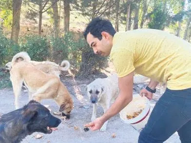 İki muhabir, sevgilisine şiddet uygulayan Tolgahan T'nin belindeki bıçağı aldı kadını kurtardı (Yaşam haberleri)-14