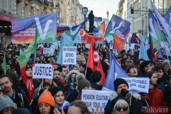 Paris yangın yeri! Fransa'daki 'emeklilik' reformu gösterilerinde gençler de sahnede: Macron'a tepki büyük - 24