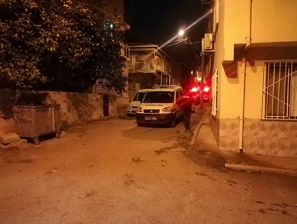 1609048170167.jpg İzmir'de hareketli gece! Mahalleli sokağa döküldü-1