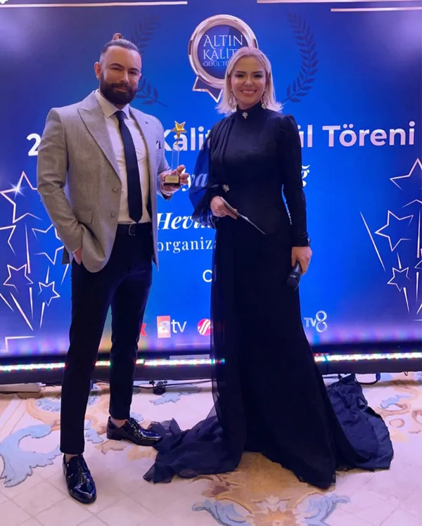 1618562028446.jpg Estetik Uzmanı Tevfik Bozdağ ‘Yılın En Prestijli Estetik ve Güzellik Merkezi Ödülü’ne Layık Görüldü-2