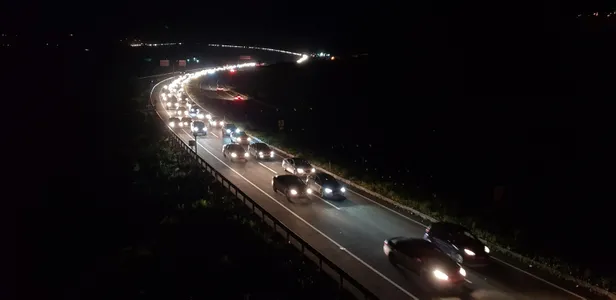 70 kilometrelik bayram dönüşü kuyruğu havadan görüntülendi! 3 il sınırına ulaştı-3