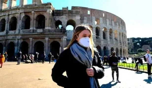 İtalya İçişleri Bakanı Lamorgese'den gençlere 'koronavirüs' uyarısı: Bunun ciddi sonuçları olabilir-1