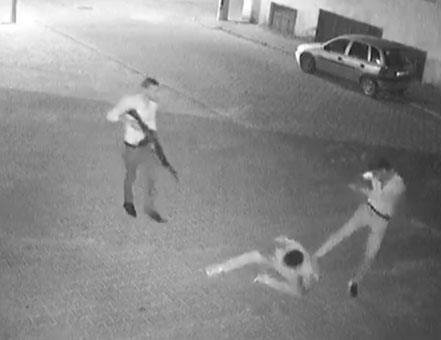 Tekme tokat dayak güvenlik kamerasında