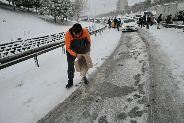 istanbula-girisler-yasaklandi-mi-kgm-istanbul-valiligi-son-dakika-hangi-yollar-trafige-kapatildi-24-ocak-istan-1643037318328.jpg KGM - İstanbul Valiliği son dakika hangi yollar trafiğe kapatıldı? İstanbul'a girişler yasaklandı mı? 25 Ocak İstanbul trafiğe kapalı yollar listesi!-2
