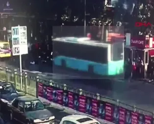 Beşiktaştaki otobüs kazasının görüntüleri ortaya çıktı! Şoför otobüs durağına böyle daldı