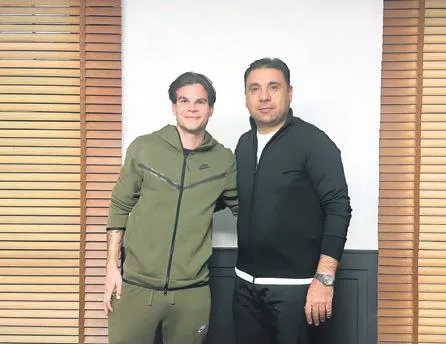 Charisis’le 3 yıl daha