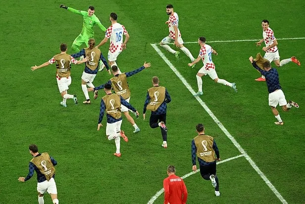 2022 Dünya Kupası çeyrek final maçında Hırvatistan, Brezilya'yı penaltı atışlarında eleyerek yarı finale yükseldi-9