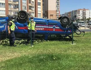 Jandarma minibüsü devrildi: 3 yaralı