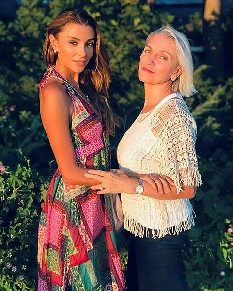 Özge Ulusoy yakında gelinlik giyebilir: Faruk Çolakoğlu'na evlilik mesajı verdi-2