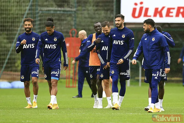 Bu Arada Fenerbahçe'de Nazım Sangare Ve Harun Tekin, Koşulara Devam Ederken; Samatta Fitness Çalışmalarını Sürdürdü. Sinan Gümüş, Kendisi İçin Hazırlanan Özel...