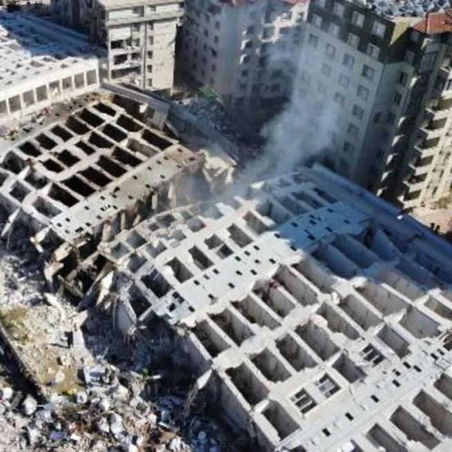 CHPli Lütfü Savaştan Rönesans rezidansının mimarına savunma: İdealist bir insan!