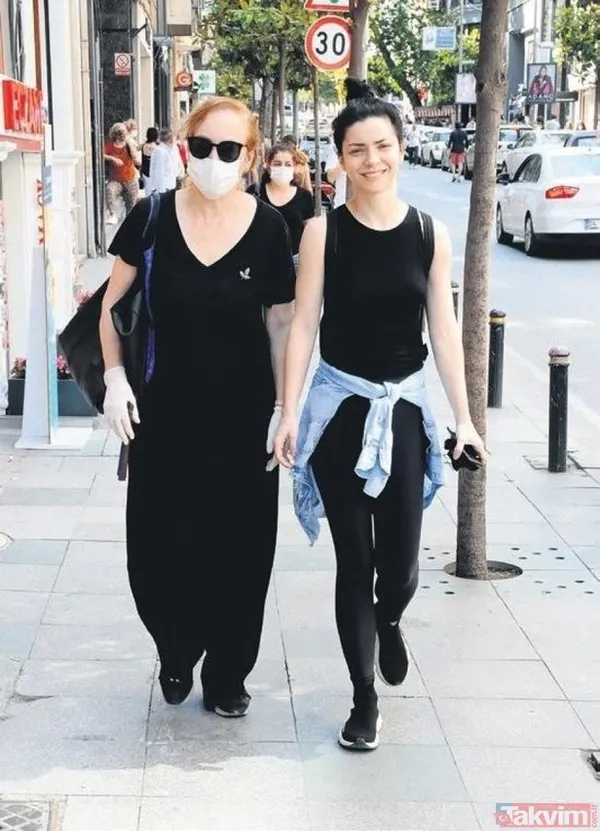 Ünlülerin koronavirüsle imtihanı! Kimi kurallara uydu kimi ise 'doğuştan mesafeliyim' dedi cezayı yedi... - 18