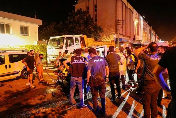 Son dakika: İzmir'de kahreden olay! İhbara giden polis aracı otomobille çarpıştı; 1 şehit, 4 yaralı-4