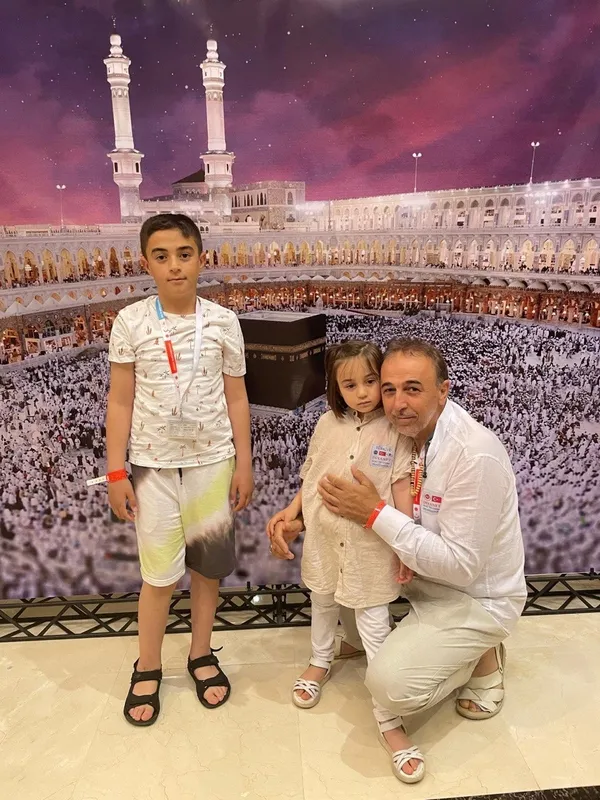 cocuk-hacilar-kutsal-topraklari-anlatti-kabe-dusundugumden-daha-buyuktu-icimde-kelebekler-ucusmustu-1688108488913.jpg Çocuk hacılar, kutsal toprakları anlattı: Kabe düşündüğümden daha büyüktü içimde kelebekler uçuşmuştu-16