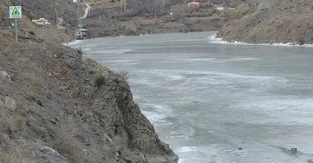 Dünyanın en hızlı akan nehri buz tuttu