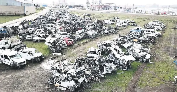 Enkazdan çıkartılan binlerce araç afetin boyutunu gözler önüne serdi!