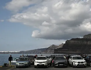 Yunanistan’da deprem ve tsunami paniği! Santorini’den kaçış başladı