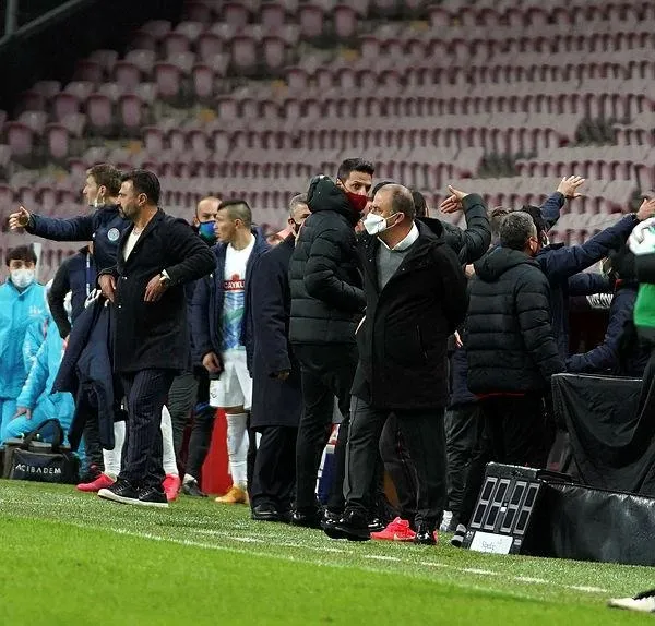 galatasaray-teknik-direktoru-fatih-terimden-caykur-rizespor-maglubiyeti-sonrasi-hakem-elestirisi-1616182495596.jpeg