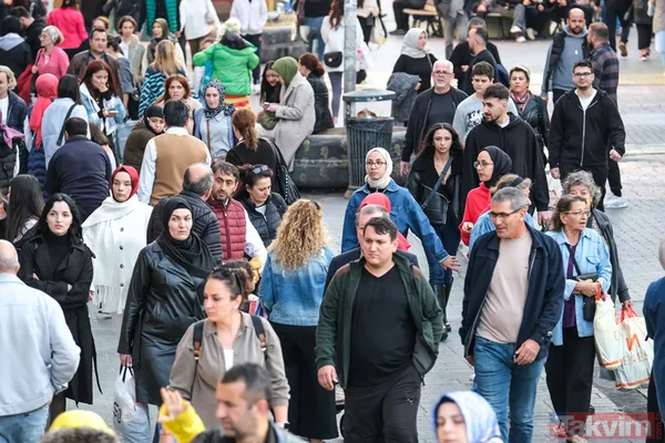 65 Yaş Üstünün Yüzde 55'İ Kadın Yüzde 45'İ Erkek Yaşlı Nüfus Olarak Kabul Edilen 65 Ve Daha Yukarı Yaştaki Nüfus, 2019 Yılında 7 Milyon 550 Bin 727 Kişi İken...