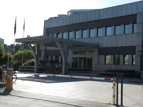 CHP’li Kadıköy Belediyesi'ndeki rüşvet ağı Maltepe'ye uzandı! Onlarca kişi için tutuklama talebi polisler belediye binasında-8