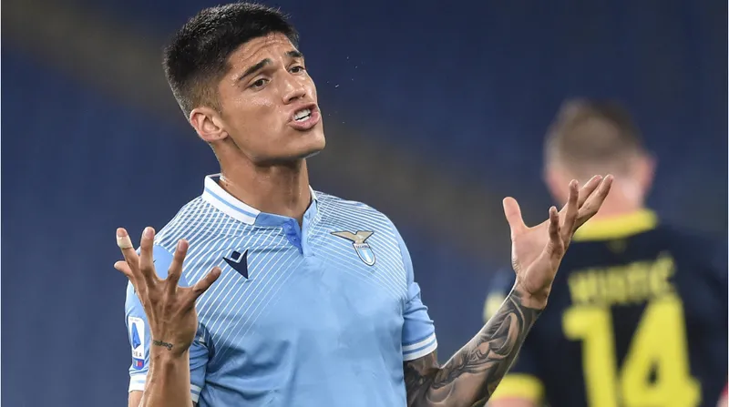 galatasaray-ile-fenerbahce-yildiz-oyuncu-icin-karsi-karsiya-10-milyon-euroluk-savas-1718108415128.jpg Galatasaray ile Fenerbahçe yıldız oyuncu için karşı karşıya! 10 milyon Euro'luk savaş-16