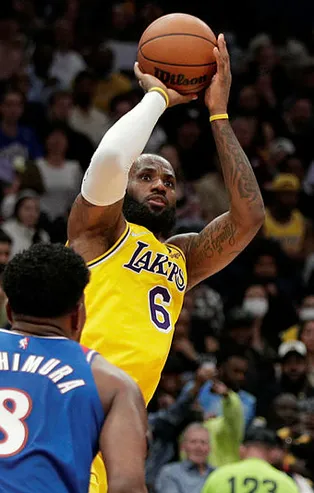 LeBron James NBA tarihine geçti! Tarihin en skorer 2'nci ismi oldu