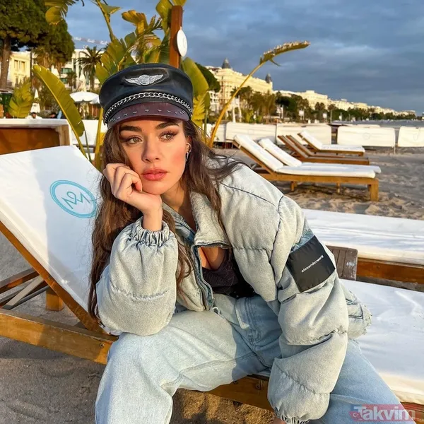 Bensu Soral yatak pozlarıyla ortalığı yıktı geçti! İddiasını konuşturan Bensu’ya bakın süper minisiyle sosyal medyaya damga vurdu - 17