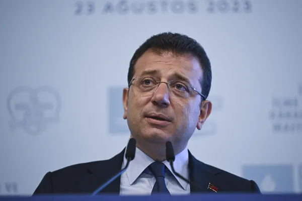 kemal-kilicdaroglu-ilce-baskanlarini-kafesledi-degisim-isteyenlere-buradayim-mesaji-1693196518708.jpg Kemal Kılıçdaroğlu ilçe başkanlarını 'kafesledi: Değişim isteyenlere 'buradayım' mesajı-7