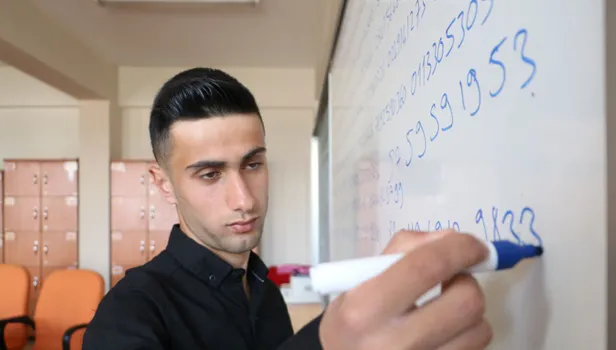 Hakkari Yüksekovalı öğrenci Pi sayısıyla Türkiye rekoru kırdı