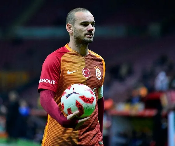 Sneijder gidiyor-2