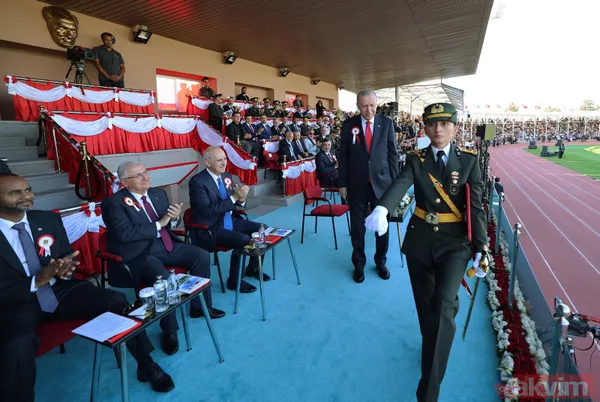 Kılıç kınına girdi! Teğmenlerin 'Atatürk' maskeli korsan yemin merasiminde yanıt bekleyen sorular: Bir disiplinsizlikten daha fazlası... - 18