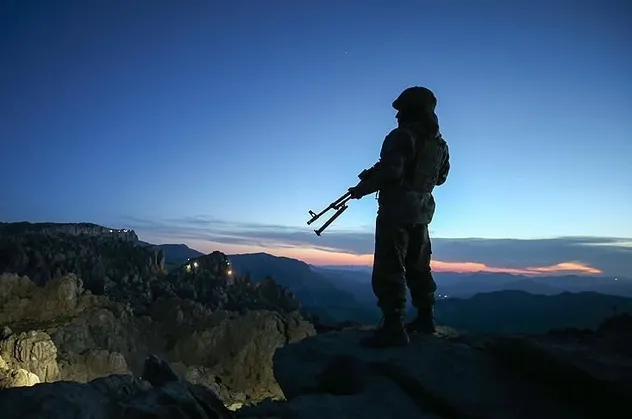 PKK'dan kaçan teröristlere İngiltere ve ABD sorgusu! İkna edip korkutmaya çalışıyorlar