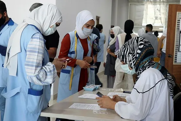 SON DAKİKA: Sağlık Bakanı Fahrettin Koca: 18 yaş üstü nüfusun yüzde 50'sinin tam doz veya ilk doz aşısı tamamlandı-4