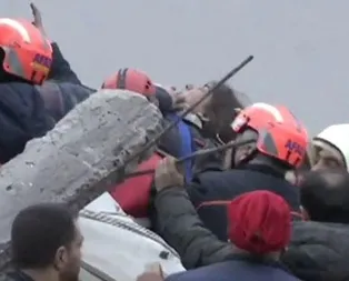 Kartalda bina çöktü! Kadın enkaz altından böyle kurtarıldı