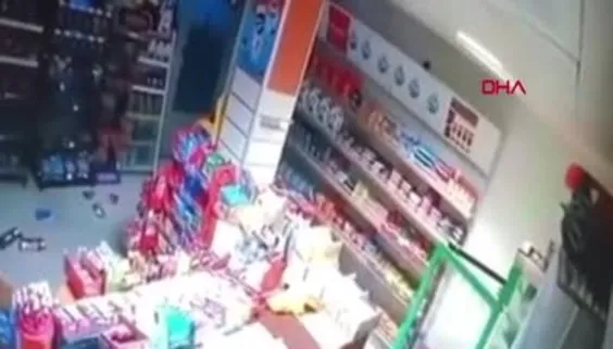 Kayseri'de 4.9 büyüklüğünde deprem meydana geldi! Deprem anı kamerada