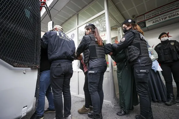 taksimdeki-kanli-saldiri-cevapsiz-cagri-detayi-terorist-ahlam-albashir-amcami-iki-kez-aradi-1669019194867.jpg Taksim'deki kanlı saldırı! Cevapsız çağrı detayı: Terörist Ahlam Albashir, 'Amcam'ı iki kez aradı-9